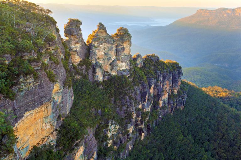 australia new south wales blue mountains three sisters at dawn istk