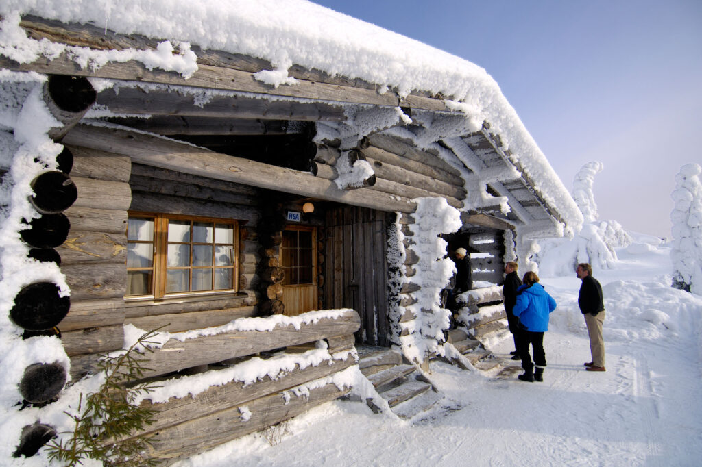 finland winter log cabin iso syote
