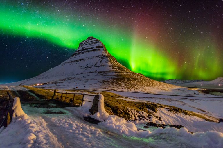 iceland snaefellsnes grundarfjordur aurora over kirkjufell rth