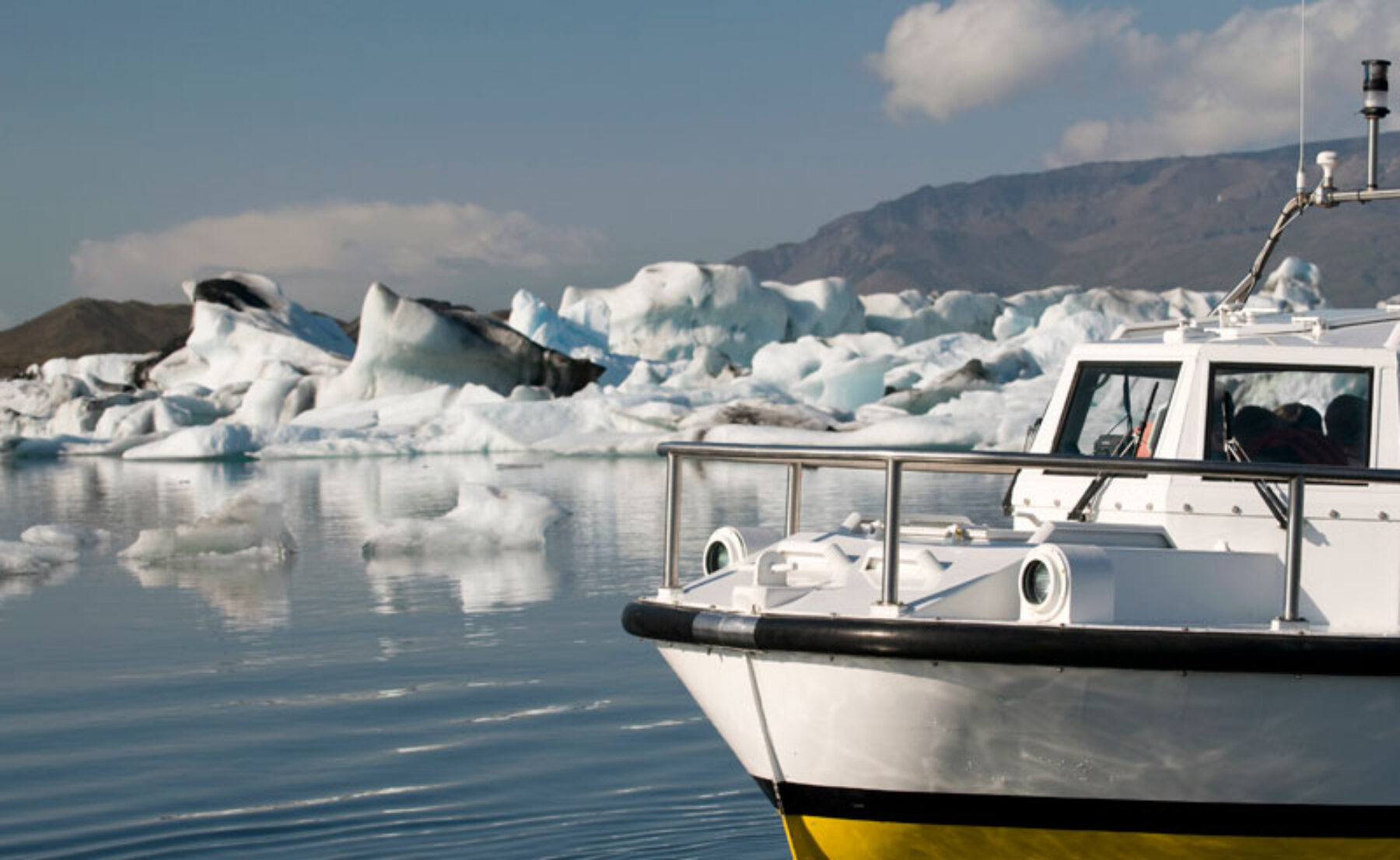 iceland south east jokulsarlon boat is