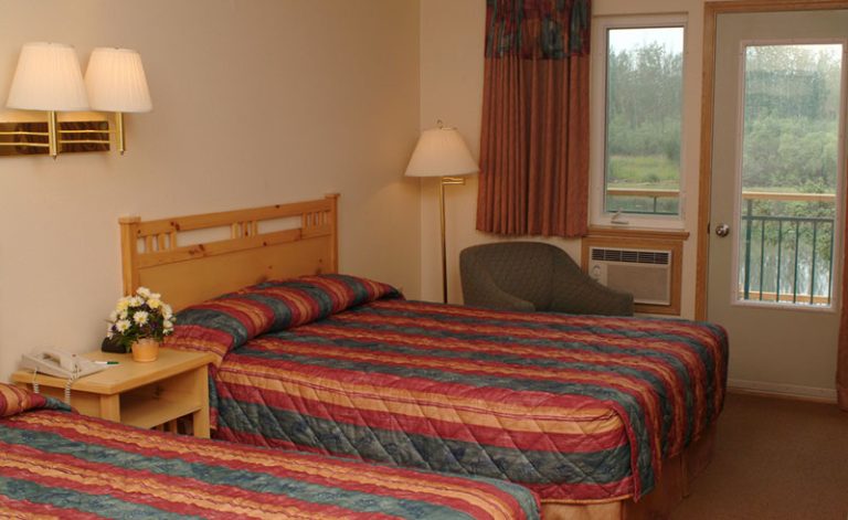 pikes waterfront lodge guestroom