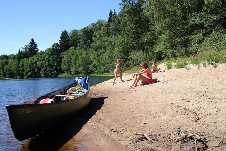 sweden varmland family canoe trip wtrwld