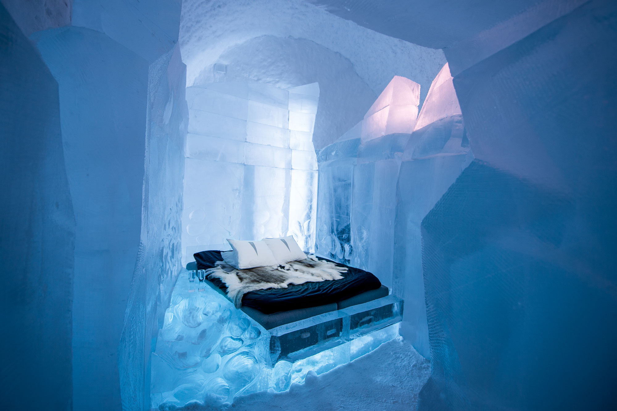 swedish lapland icehotel28 365 deluxe suite 34 meters