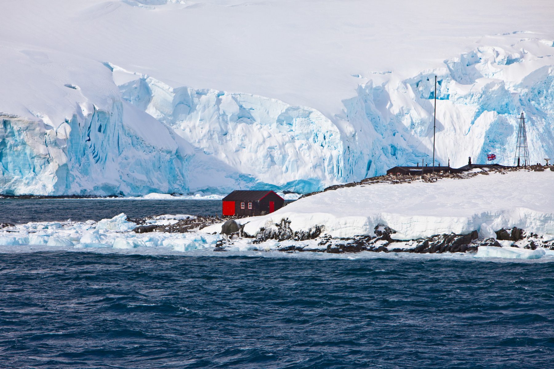 antarctic peninsula port lockroy hut istk