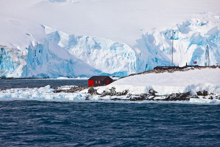 antarctic peninsula port lockroy hut istk