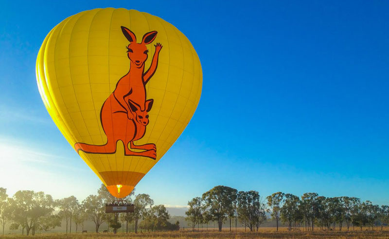 australia queensland hot air ballooning sky
