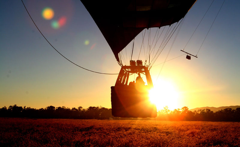 australia queensland hot air ballooning sunrise