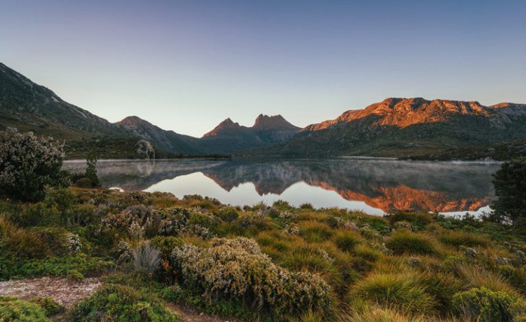 australia tasmania cradle mountain reflection tt