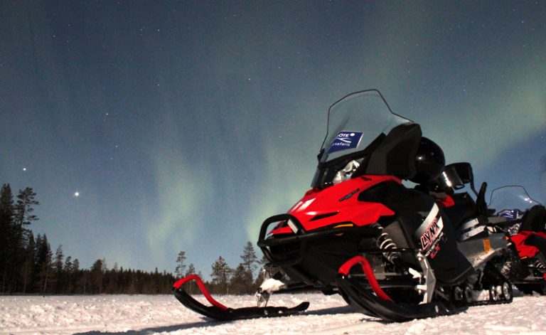 finnish lapland northern lights by snowmobile iso syote