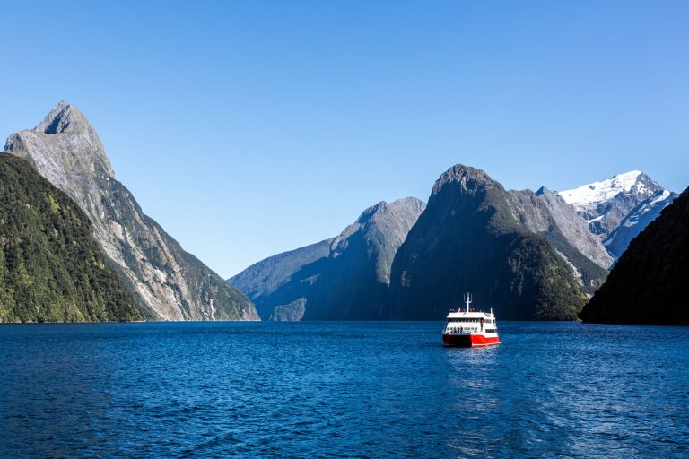 new zealand southern lakes doubtful sound crusing istk