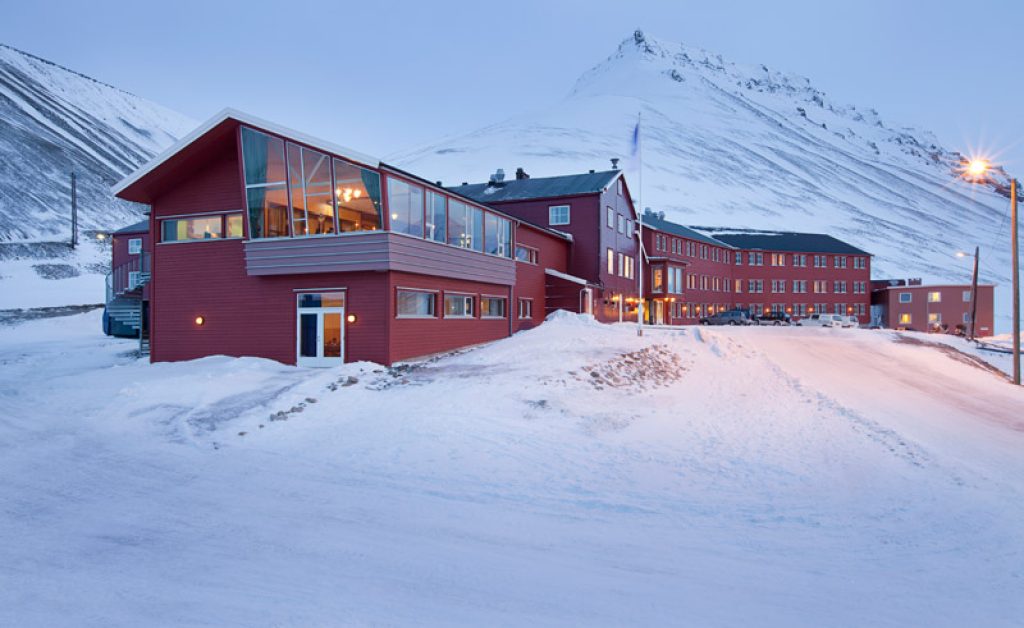 spitsbergen hotel exterior