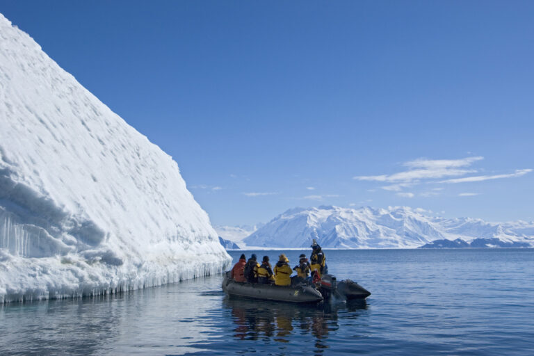 antarctica peninsula zodiac cruise qe