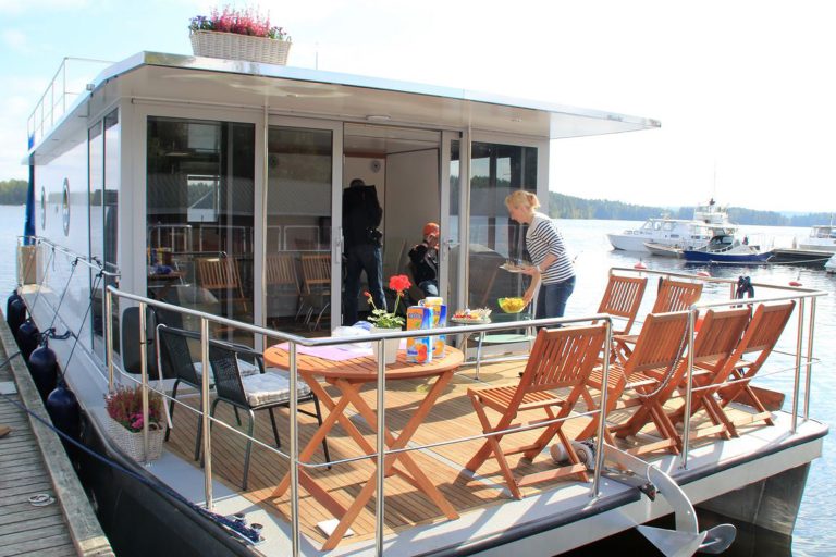 finland central houseboat rear deck fh