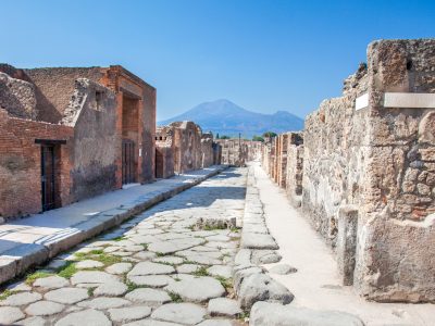 italy pompeii street and vesuvius istk