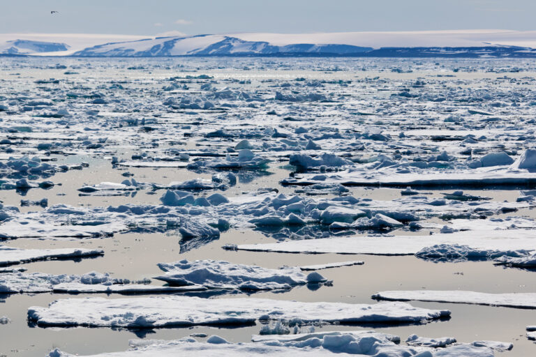 arctic spitsbergen icy sea hinlopen strait rth