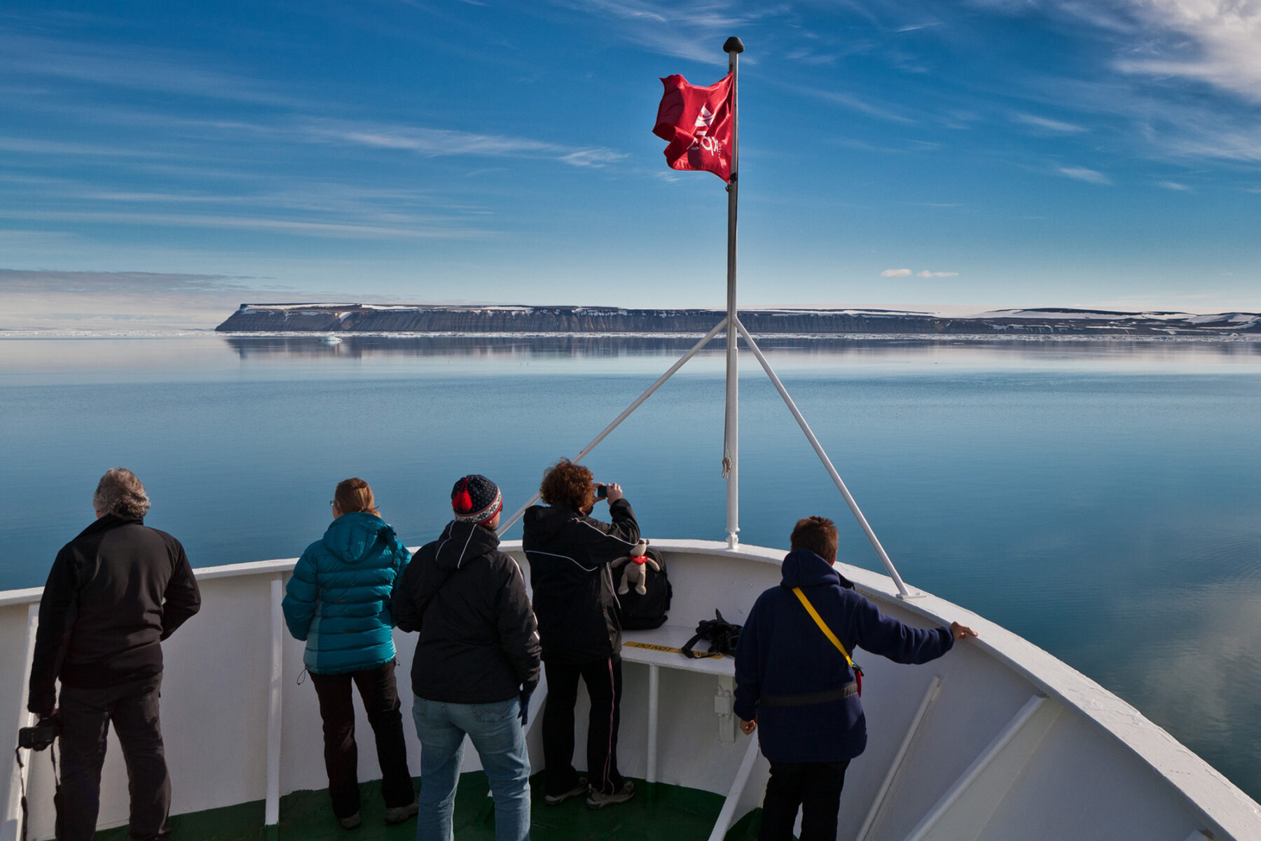arctic spitsbergen ships bow hinlopen strait rth