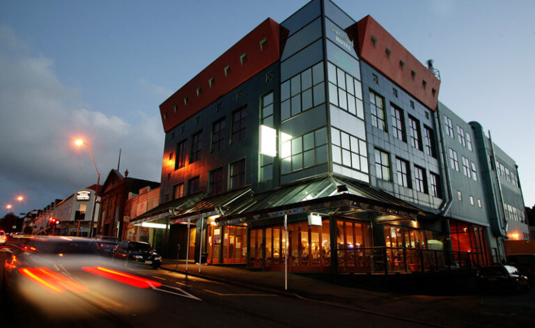 copthorne grand hotel new plymouth exterior