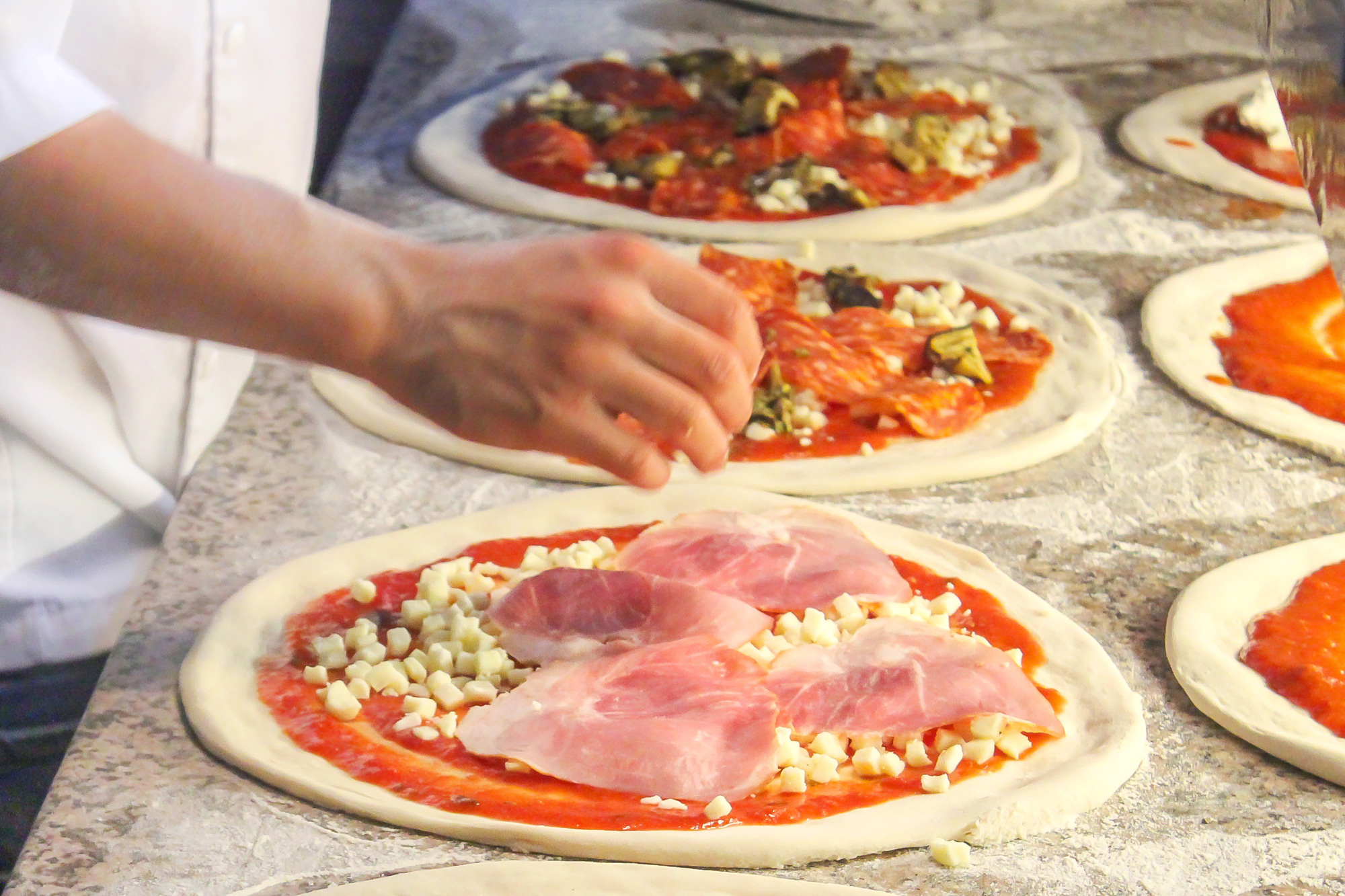 italy preparing pizza istk