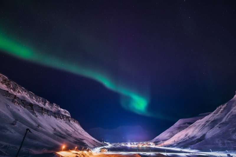 svalbard aurora over longyearbyen 2 istk