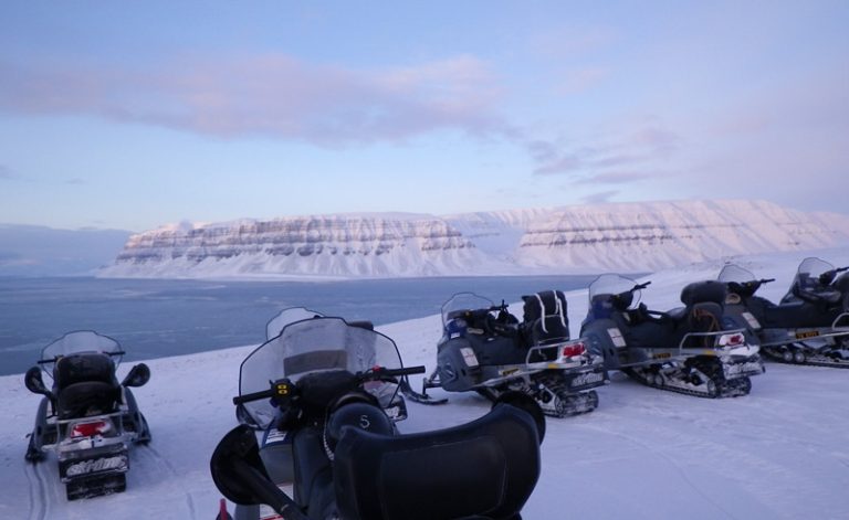 svalbard snowmobile safari to tempelfjorden htgrtn