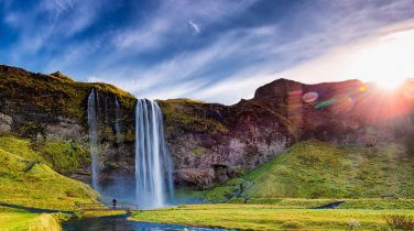 MAGNET Travel WORLD  ICELANDIC Waterfall