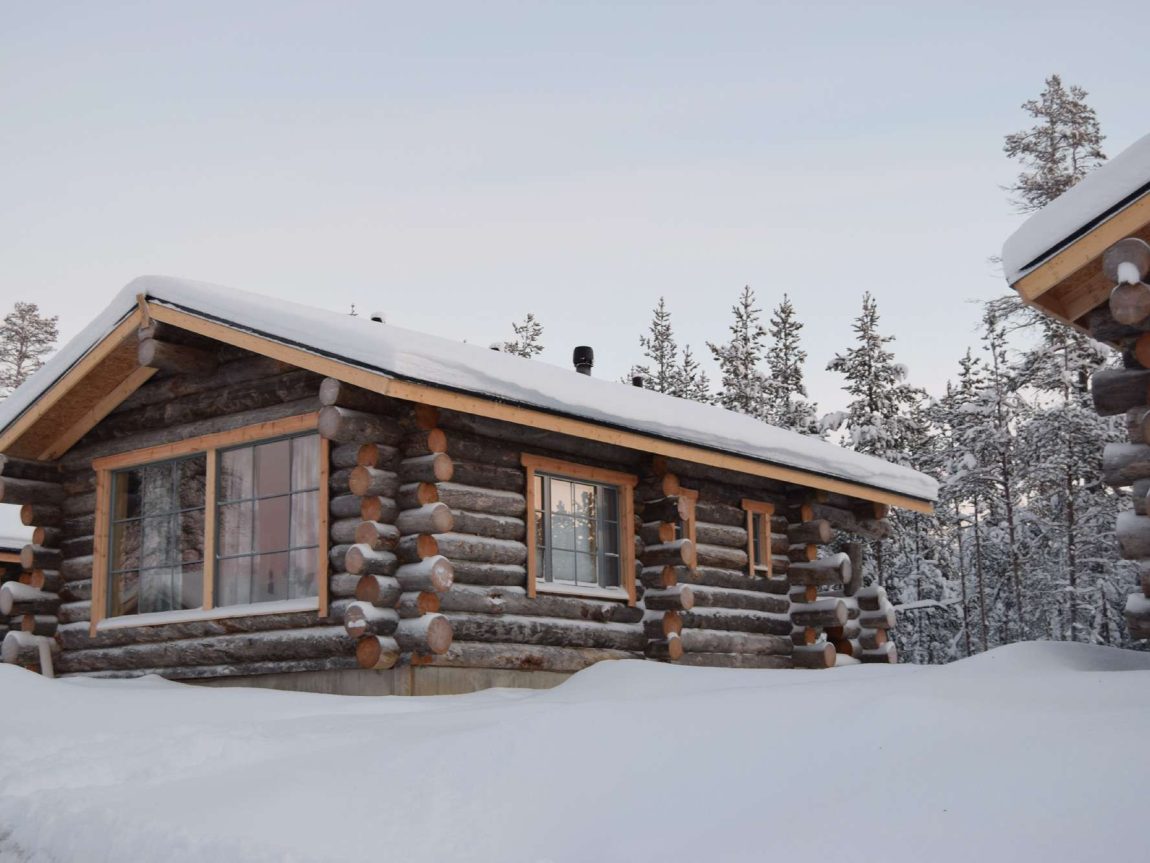 muotka log cabin exterior2