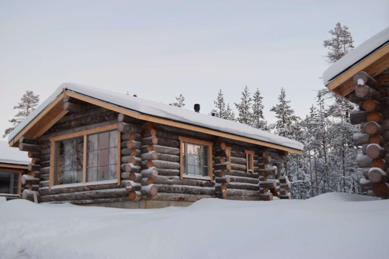 muotka log cabin exterior2