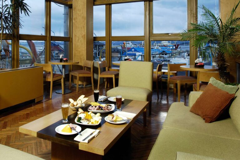 albatros hotel restaurant.jpg