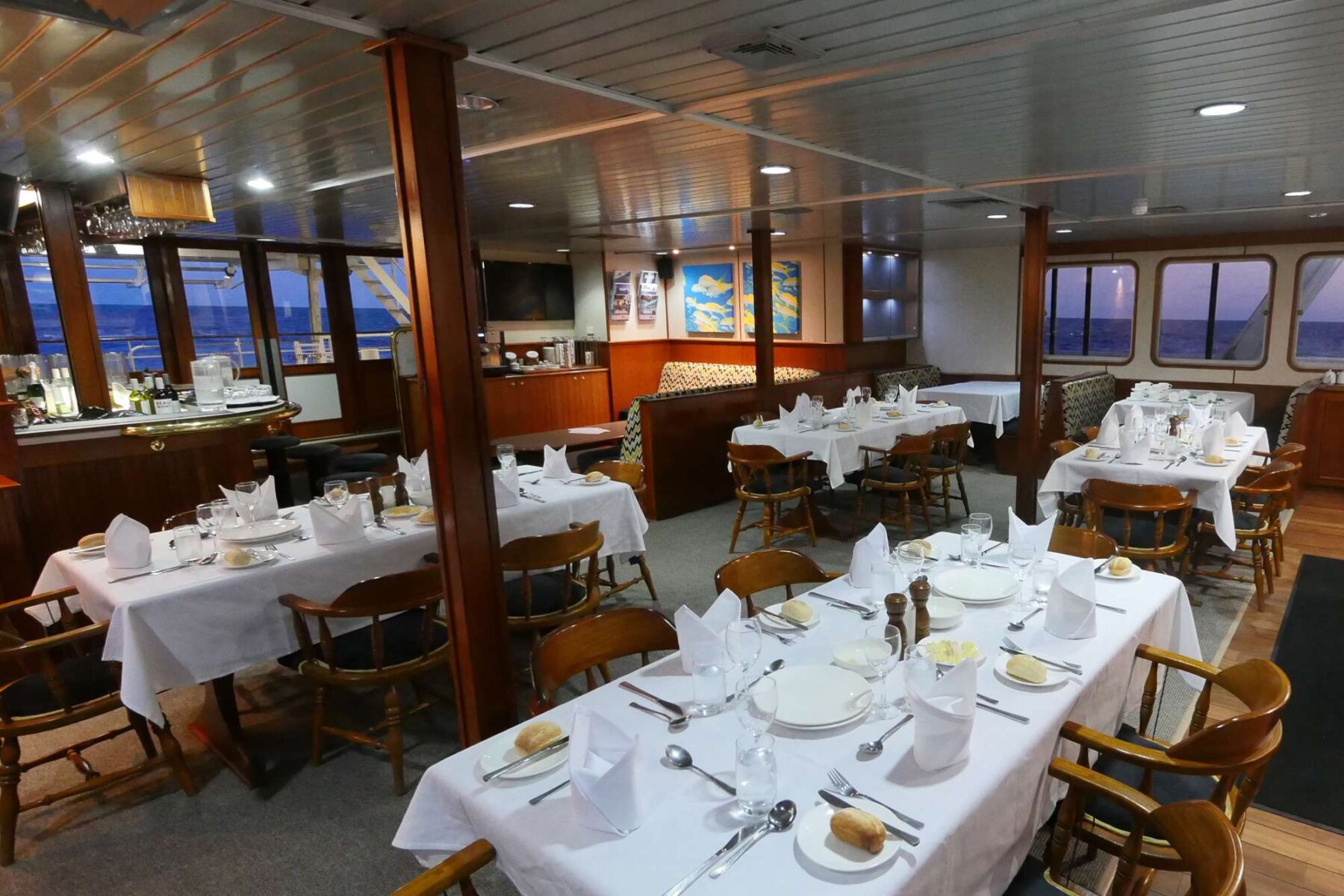 coral expeditions II ship bar dining room