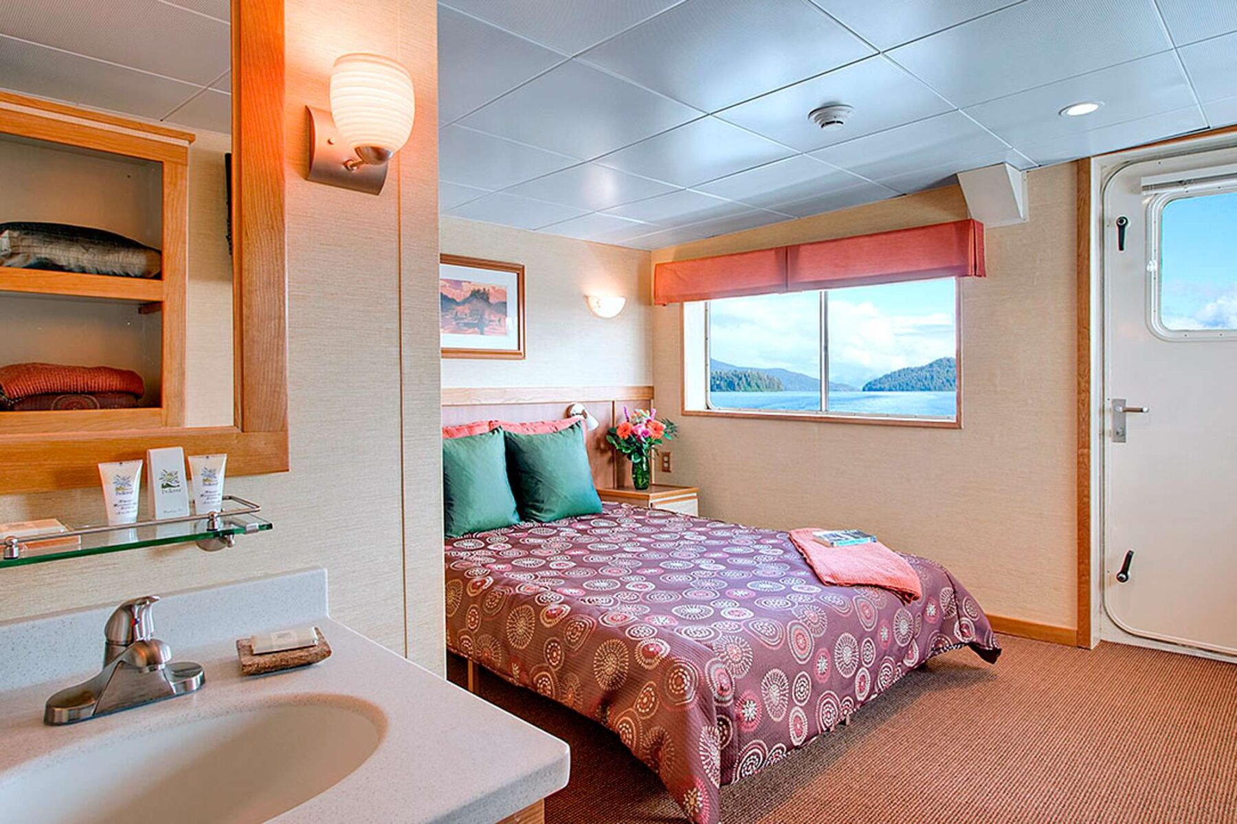 wilderness discoverer shipexplorer cabin queen bed view un