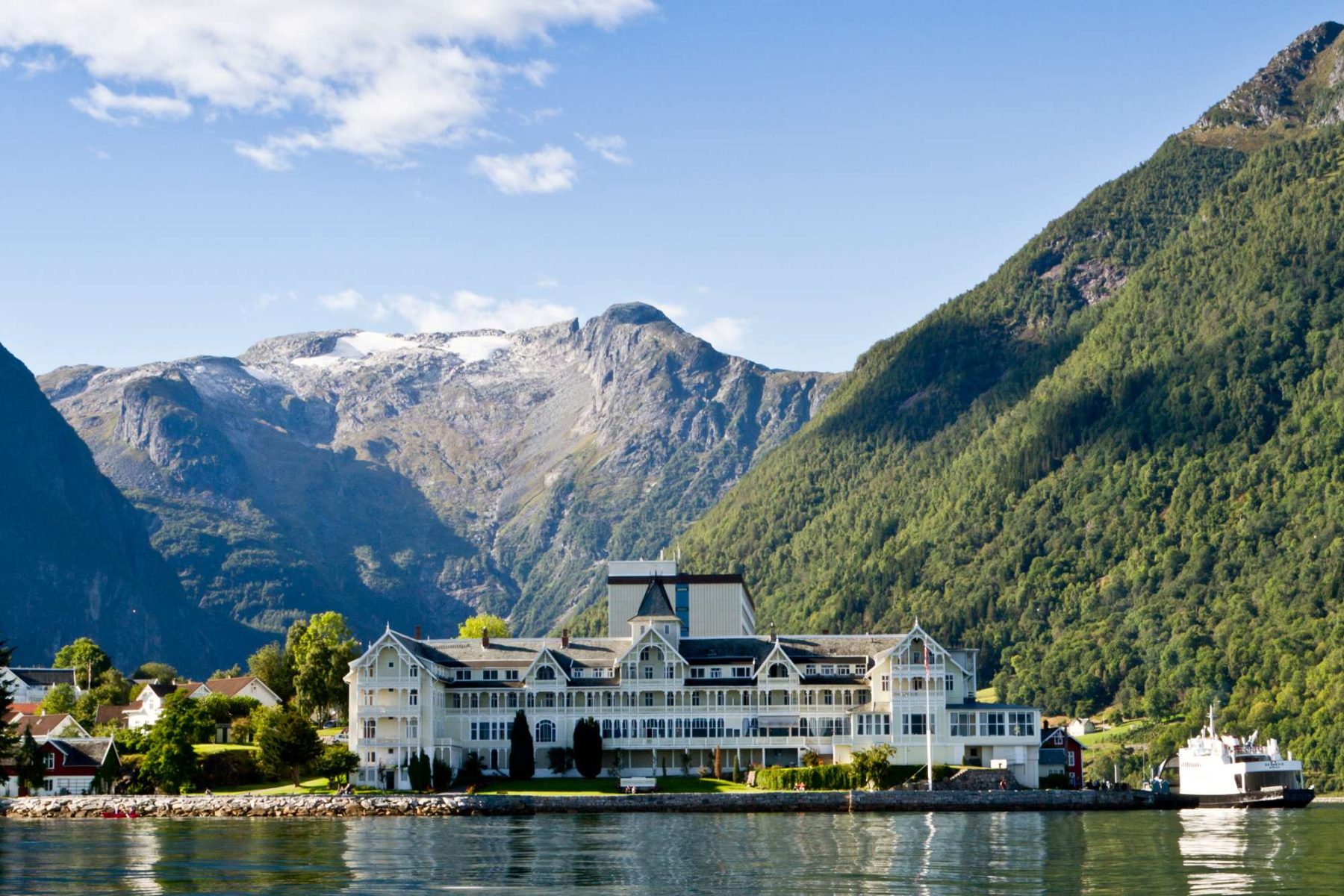 fjords kviknes hotel stunning location