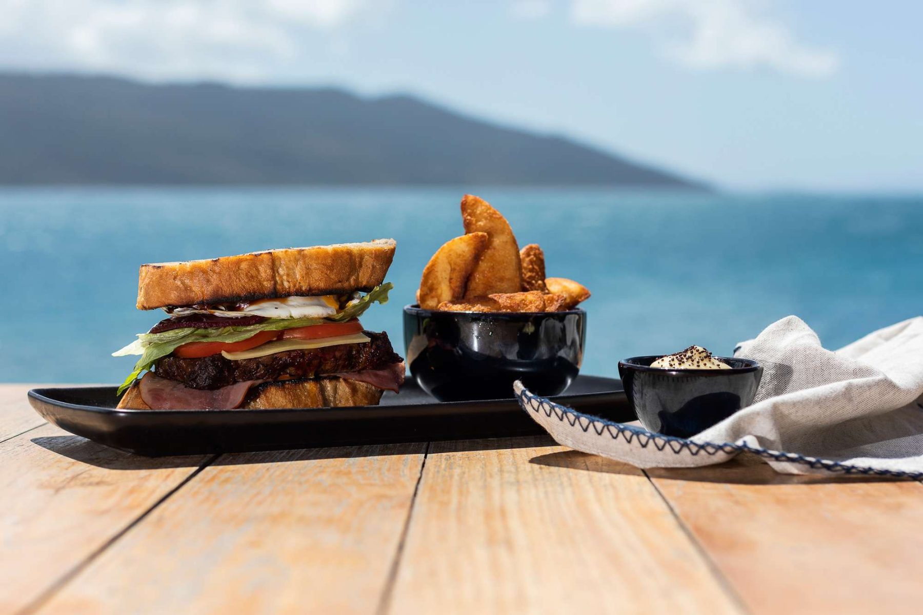 whitsundays daydream island resort barefoot bar burger fries