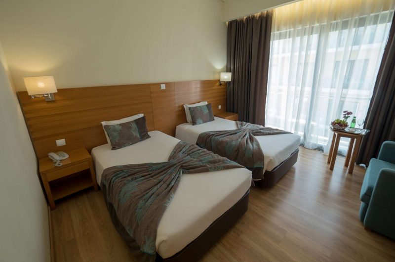 edu azores hotel caravelas bedroom