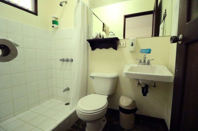 edu costarica hotel tirimbina bathroom