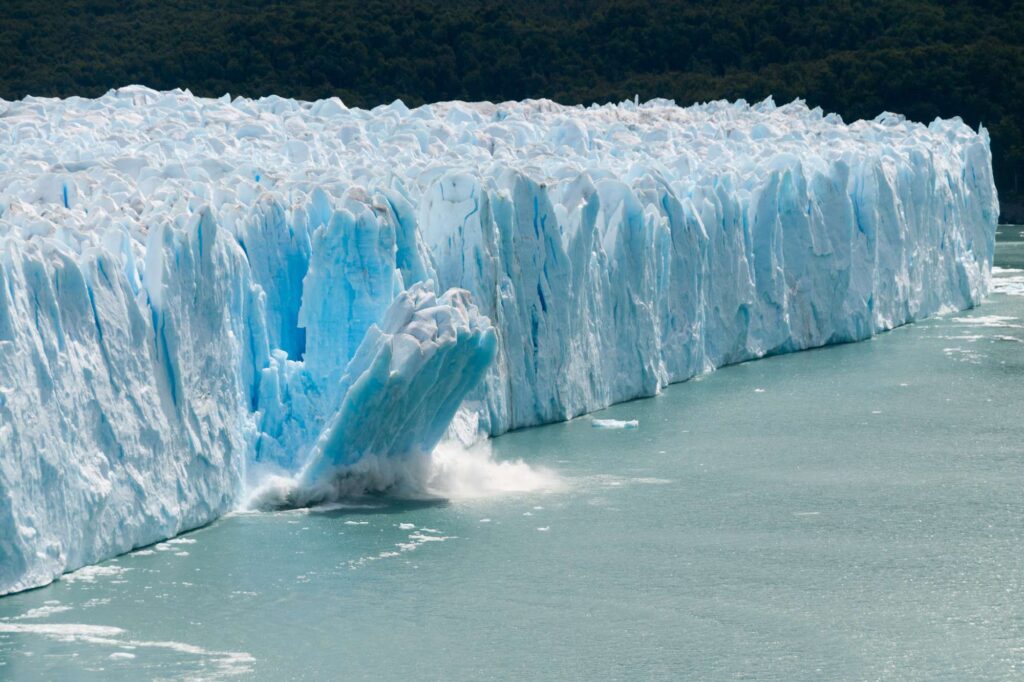 argentina patagonia perito moreno glacier calving istk