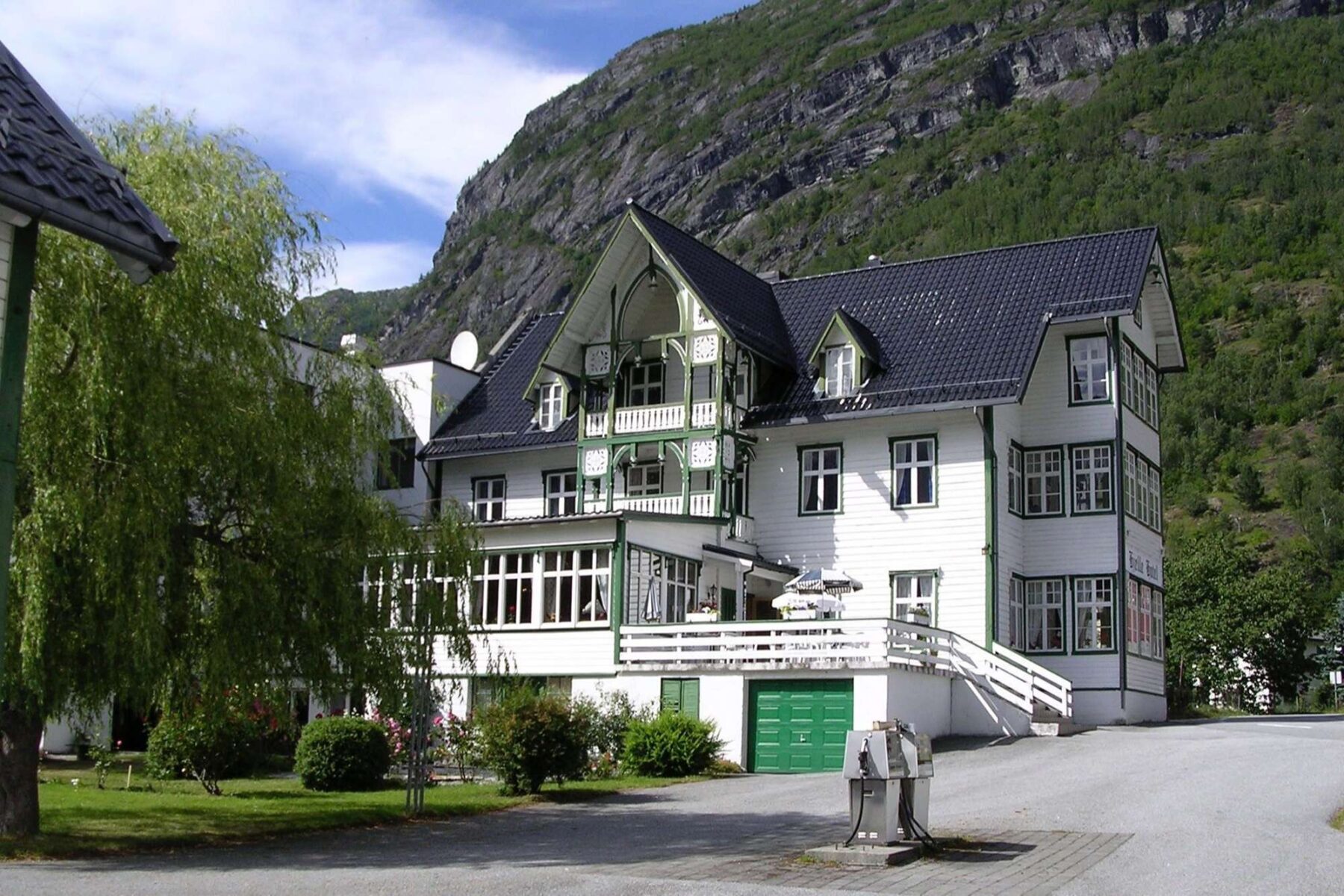 fjords hotel hjelle exterior