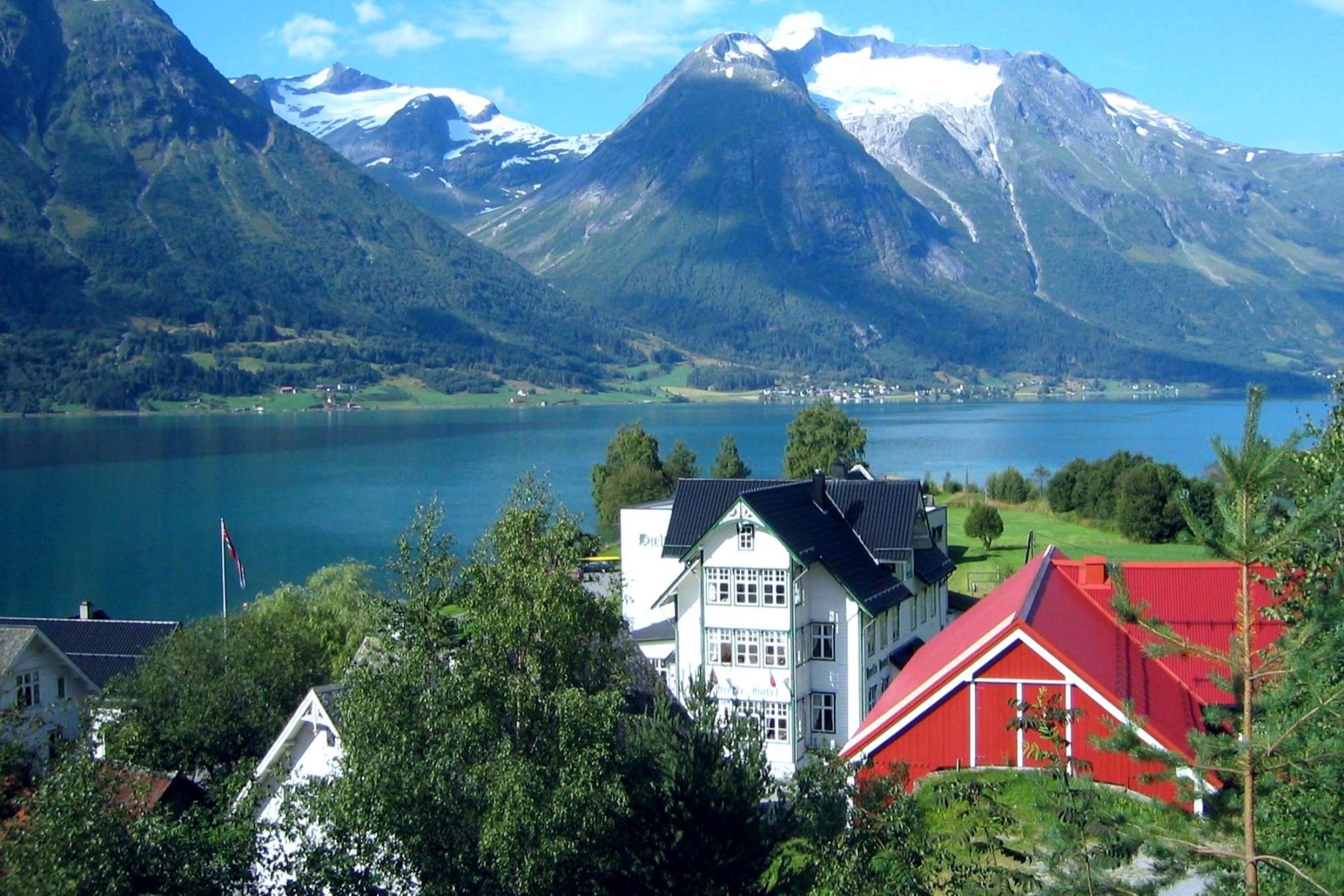fjords hotel hjelle setting