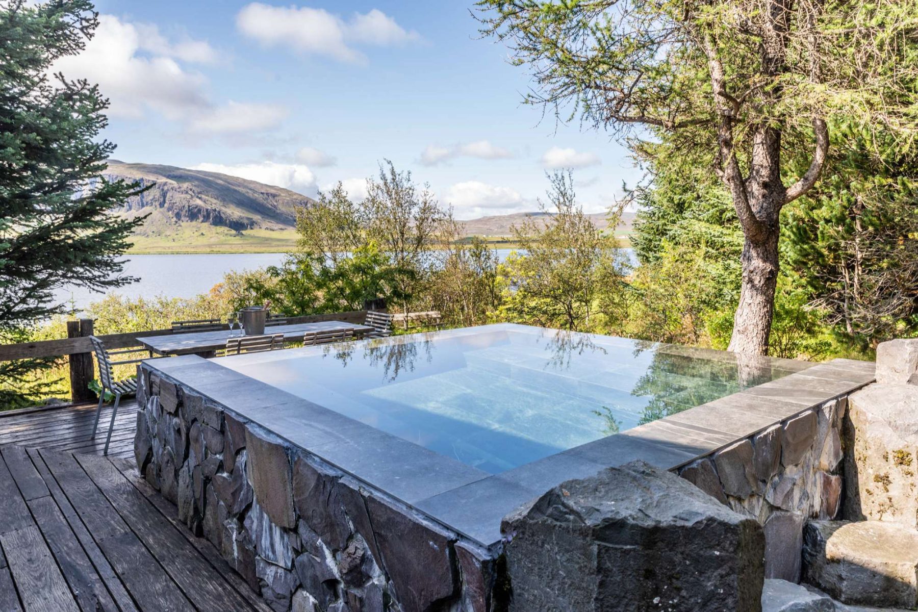 alftavik lakehouse hot tub summer lv