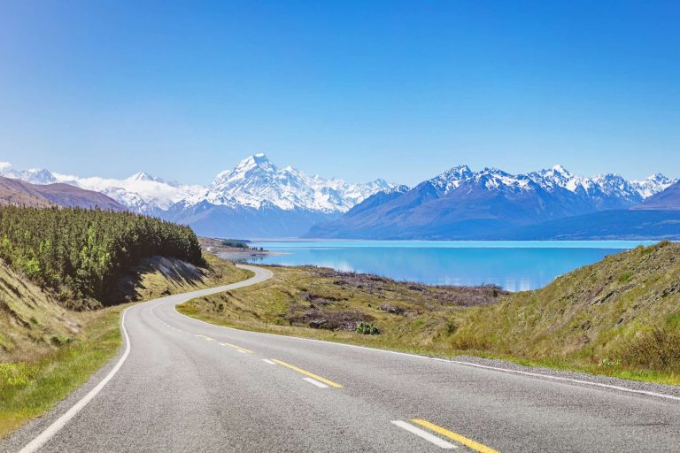 Lake Pukaki and the road to Mt Cook