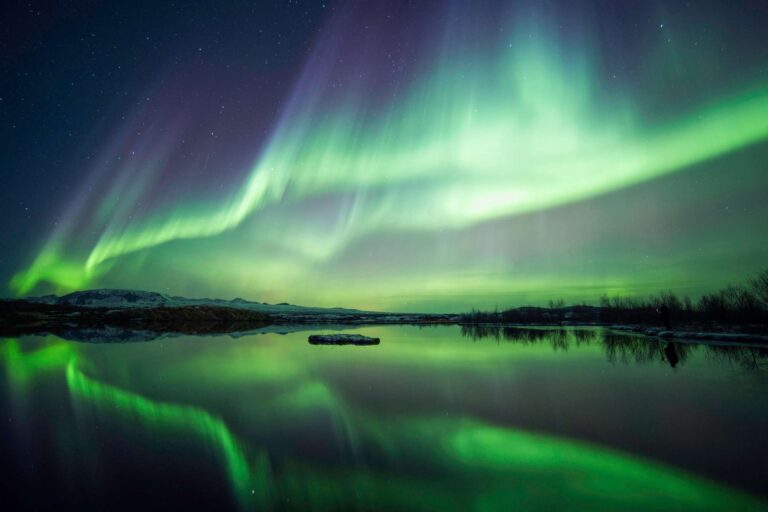 iceland northern lights reflected in lake thingvellir istk