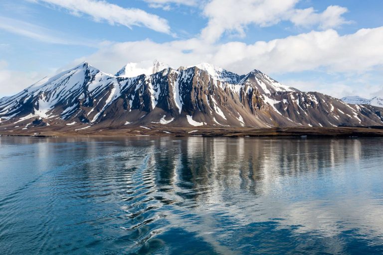 spitsbergen mountain view istk