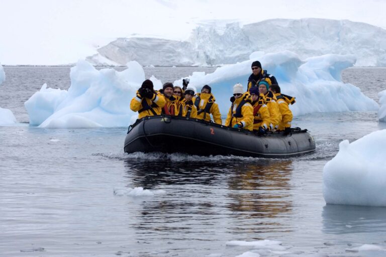 antarctic peninsula zodiac cruise qe