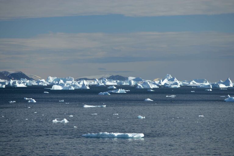canadian arctic lancaster sound icebergs qe