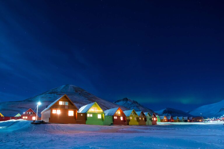 svalbard longyearbyen polar night coloured houses istk