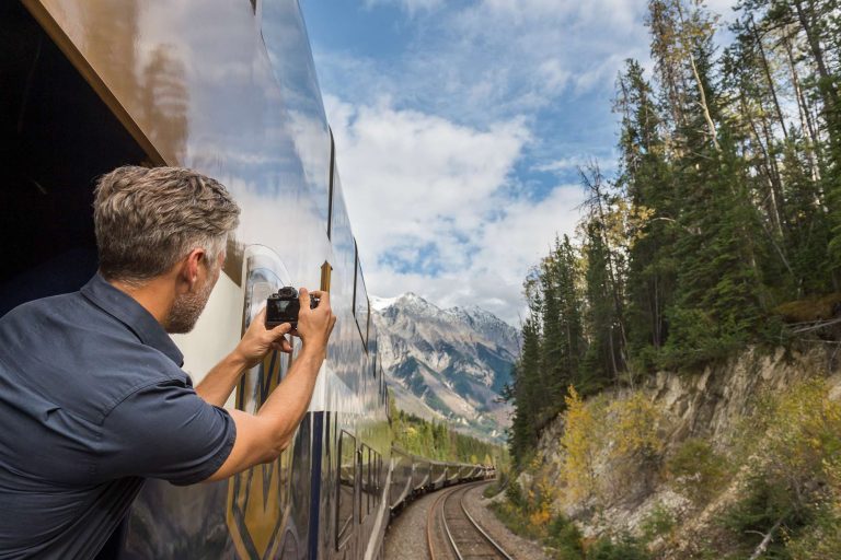canada rocky mountaineer goldleaf photo opportunity rm