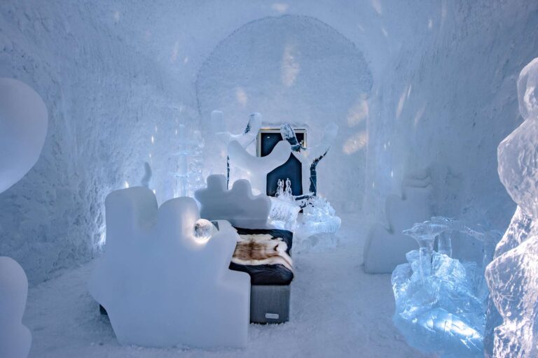 icehotel365 deluxe suite kodex maximus by julia gamborg nielsen and lotta lampa ak