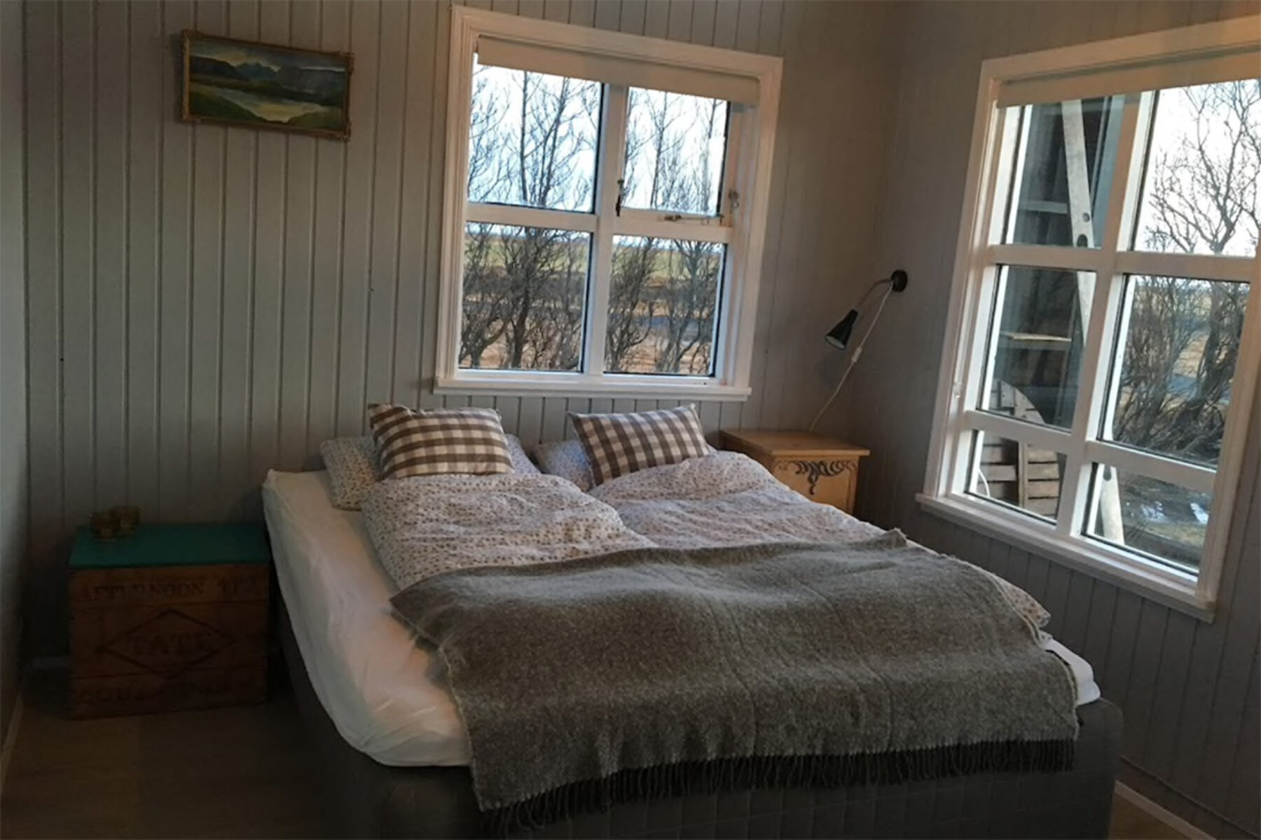 grund cottage bedroom