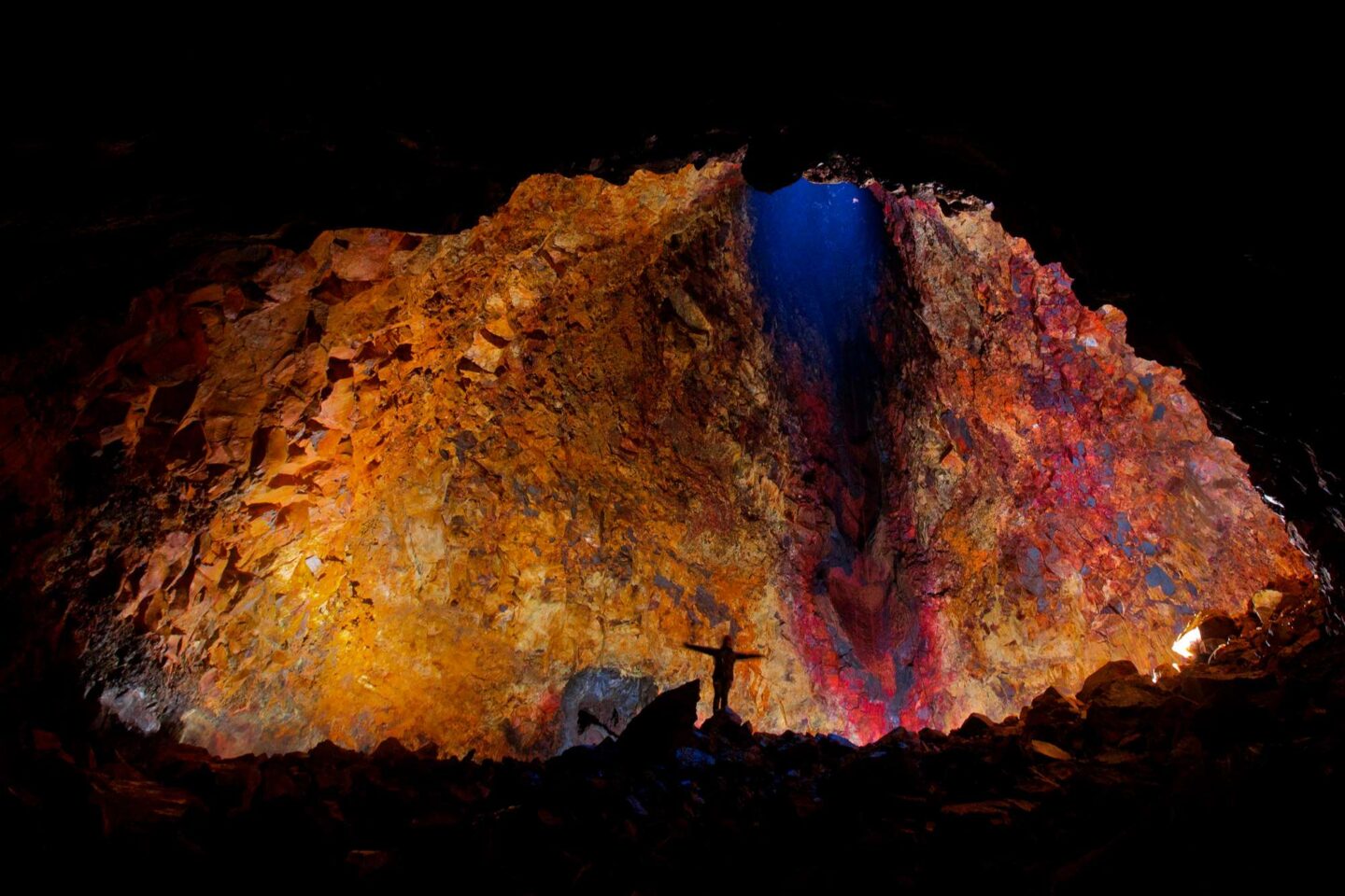 iceland inside magma chamber of thrihnukagigur volcano vg