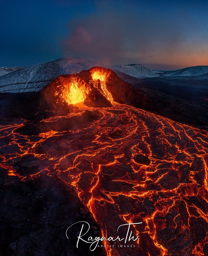 lava flowing through geldingdalur valley apr21 by rth sigurdsson