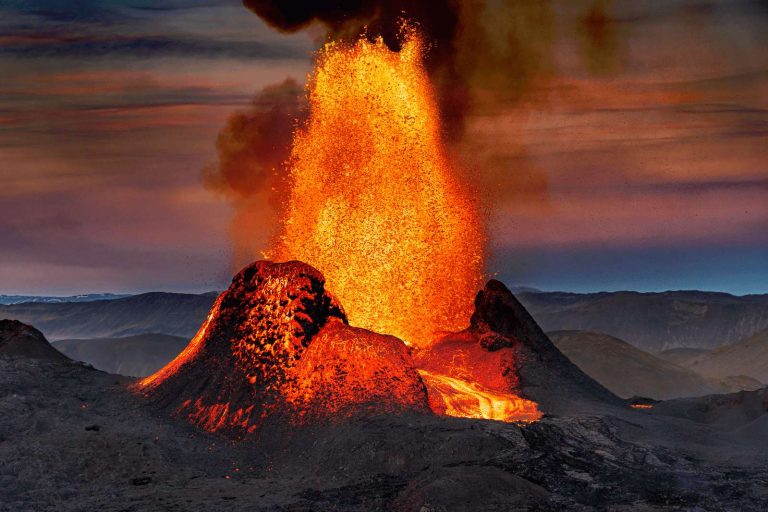 iceland fagradalsfjall volcano magma erupting may21 rth
